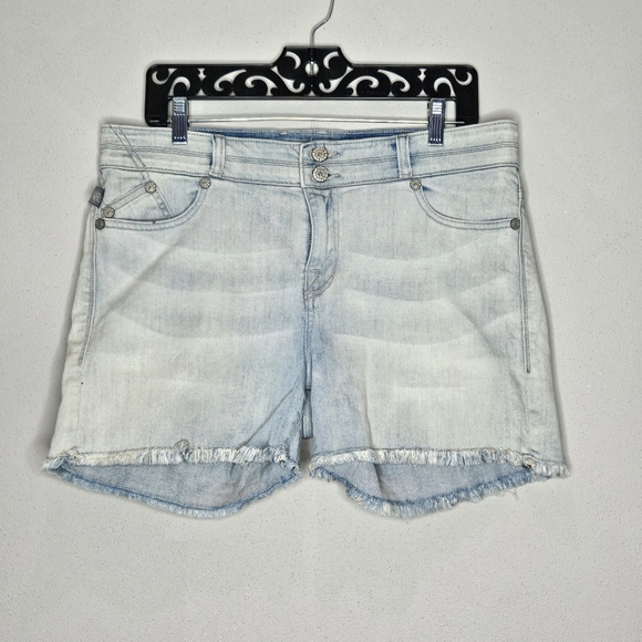 Ladies Rock & Republic shorts - Picture 4 of 4